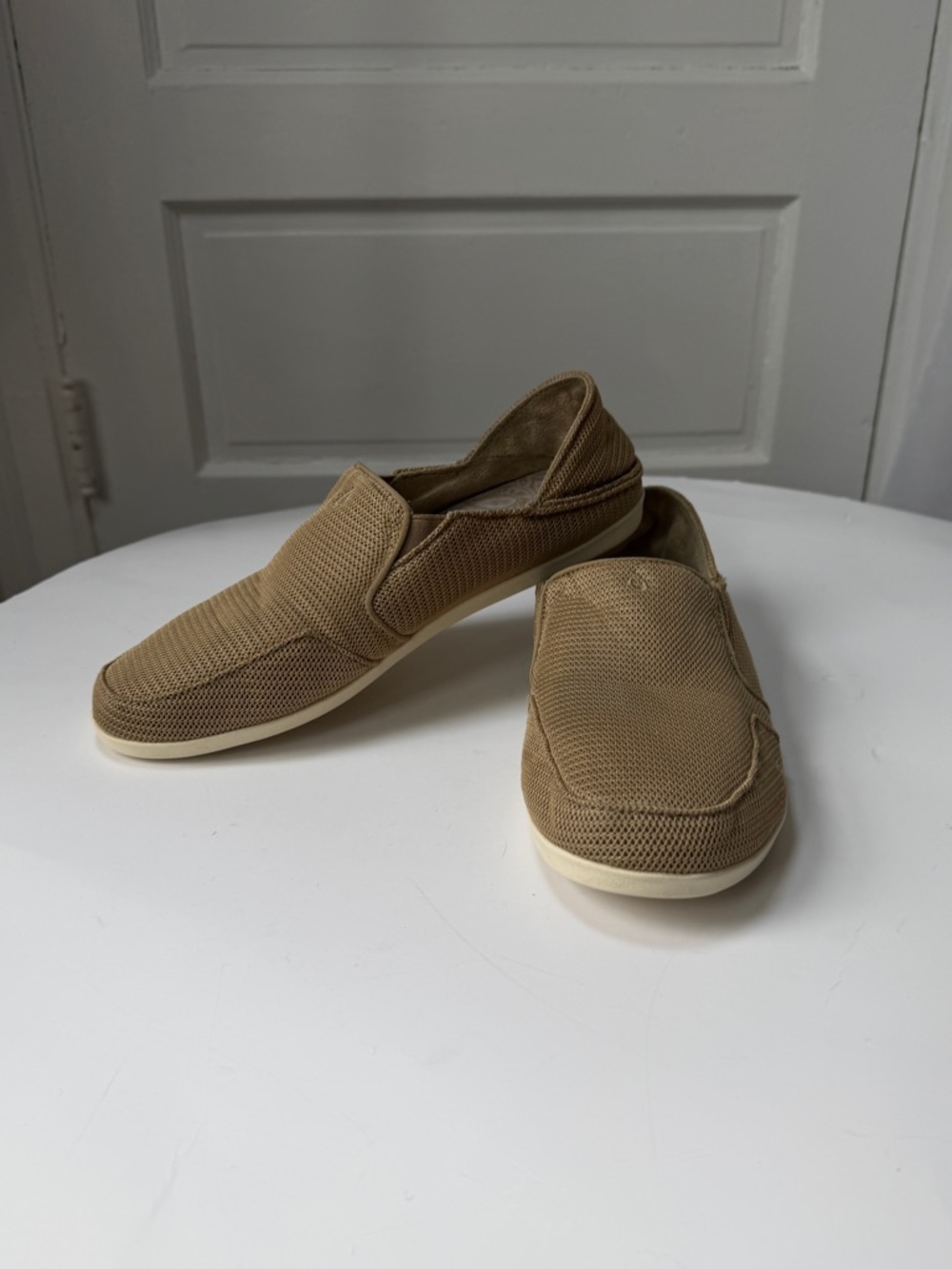 OluKai Women’s Waialua Mesh Slip-On Loafers Tan Rubber Sole Casual Summer Sz 9
